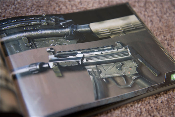Call-Of-Duty-Modern-Warfare-2-Hardened-Edition-Artbook-Submachine-Gun