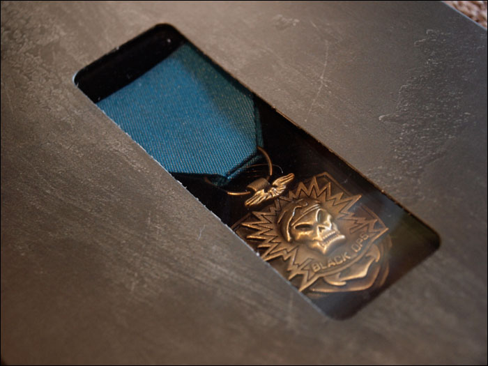 Call-of-Duty-Black-Ops-Prestige-Edition-Medal