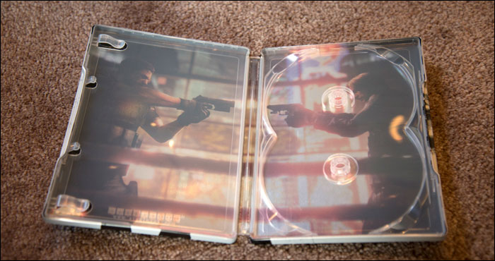 Resident-Evil-6-Collector's-Edition-Hoodie-Steelbook-Inside