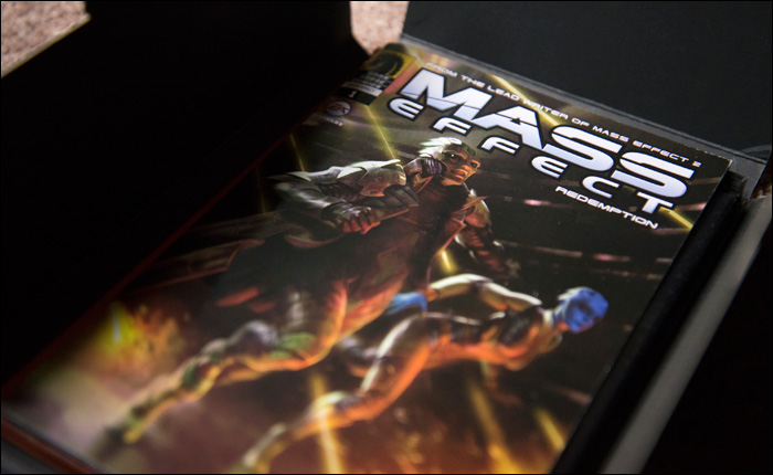 Mass-Effect-2-Collector's-Edition-Inner-Box-Open