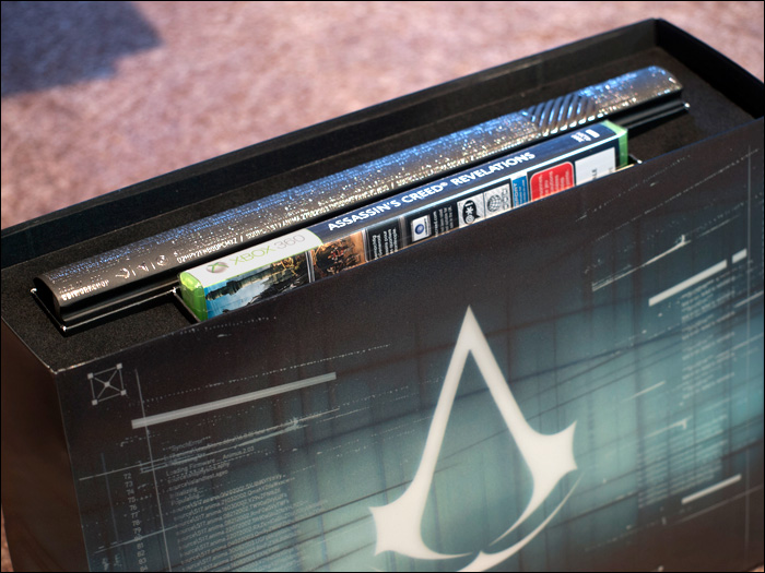 Assassin's-Creed-Revelations-Animus-Edition-Box-Open