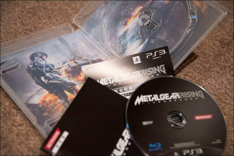 Metal-Gear-Rising-Revengeance-Premium-Package-Game-Case-Contents