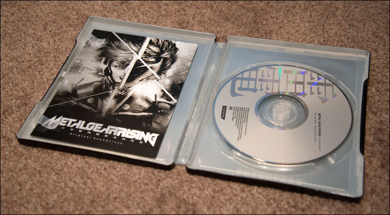 Metal-Gear-Rising-Revengeance-Premium-Package-Soundtrack-Steelbook-Open